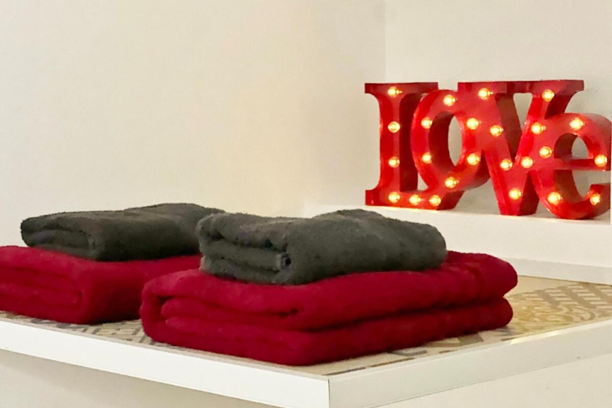 Dark Room Perpignan Aux 50 Nuances Jacuzzi Prive Villeneuve-de-la-Raho المظهر الخارجي الصورة