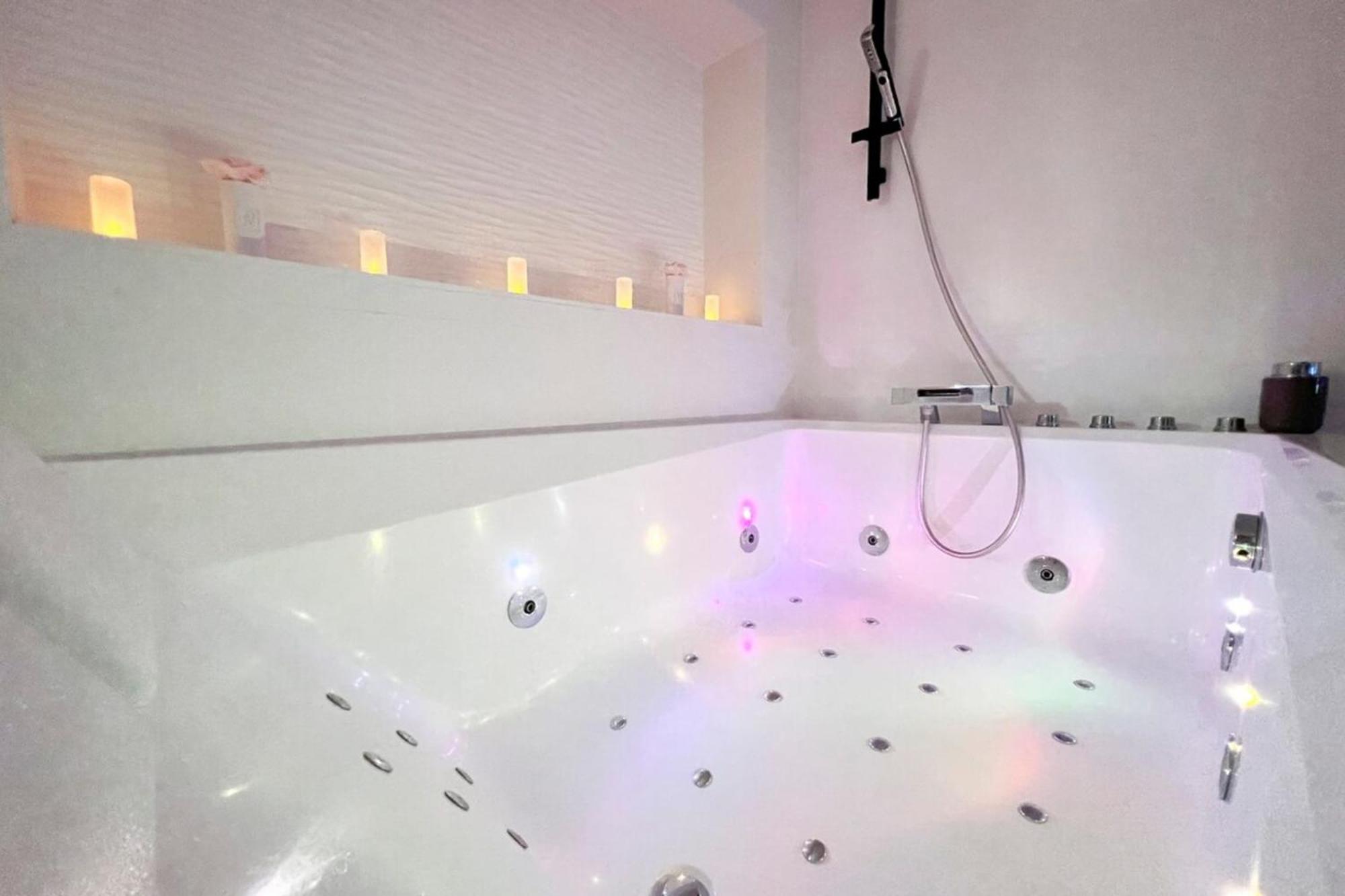 Dark Room Perpignan Aux 50 Nuances Jacuzzi Prive Villeneuve-de-la-Raho المظهر الخارجي الصورة