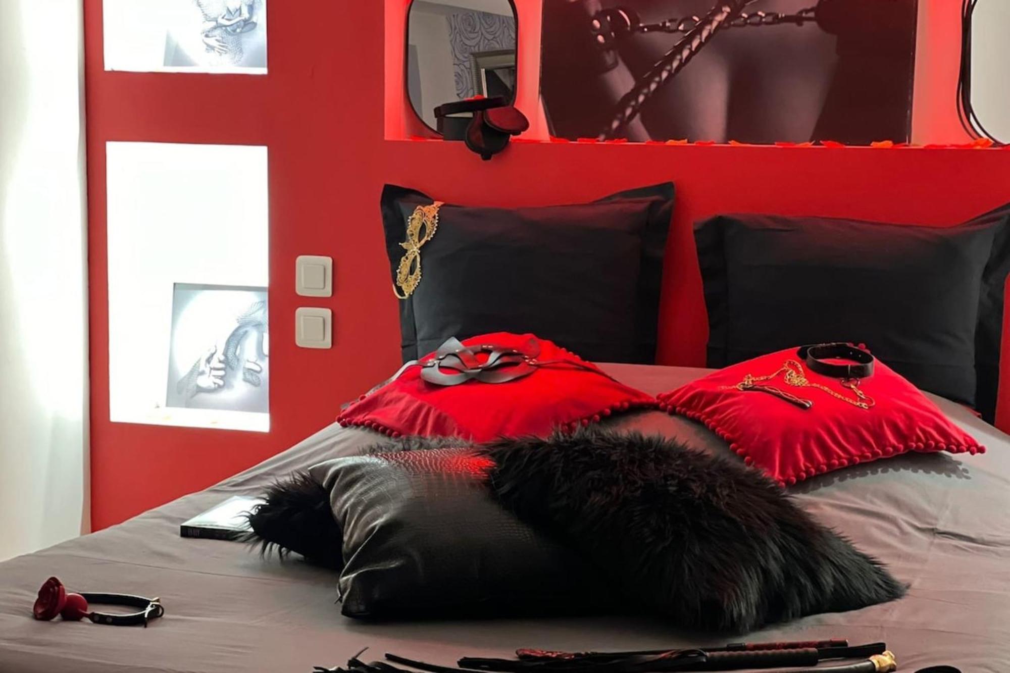 Dark Room Perpignan Aux 50 Nuances Jacuzzi Prive Villeneuve-de-la-Raho المظهر الخارجي الصورة