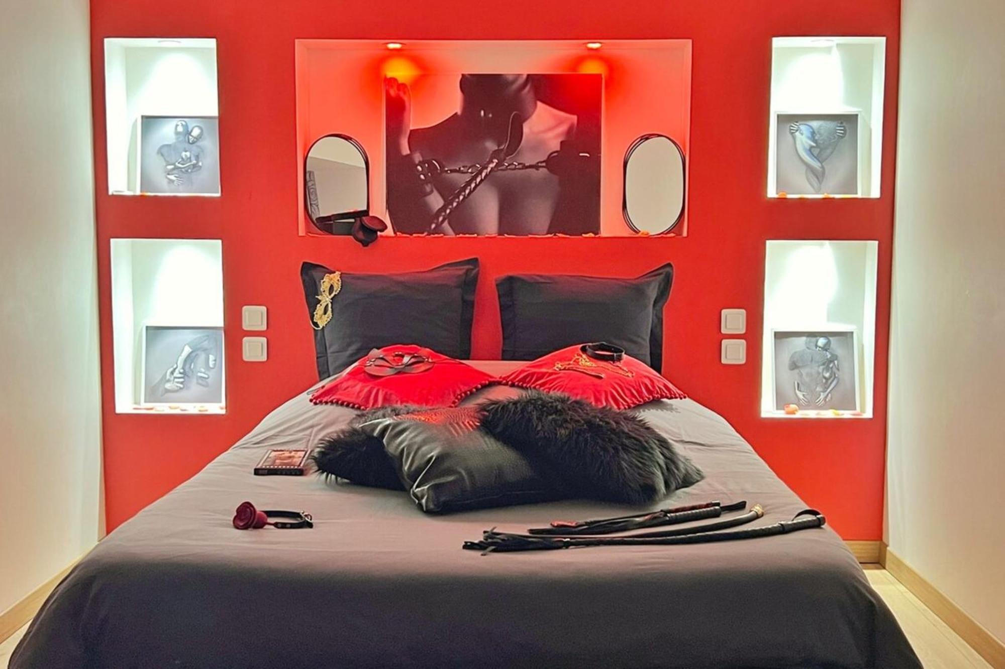 Dark Room Perpignan Aux 50 Nuances Jacuzzi Prive Villeneuve-de-la-Raho المظهر الخارجي الصورة